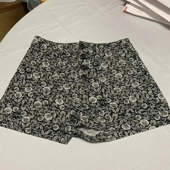 LOFT Pants - LOFT Women’s Shorts,Excellent Condition.